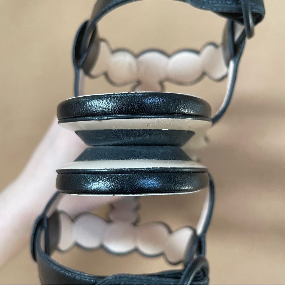 GUCCI Willow Pearl Thong Sandals - Picture 9 of 14